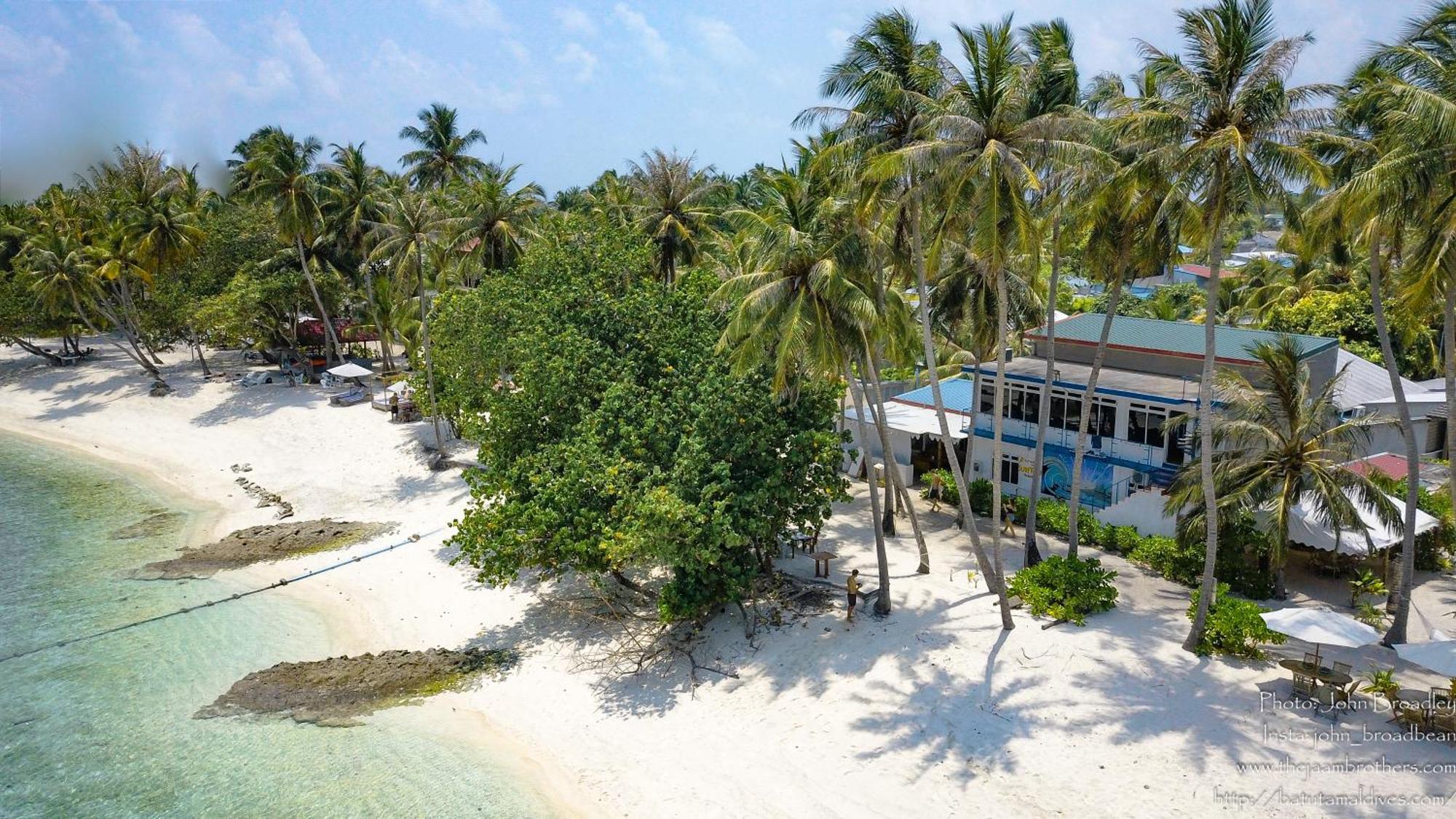 Batuta Maldives Surf View Hotel Thulusdhoo Exterior photo